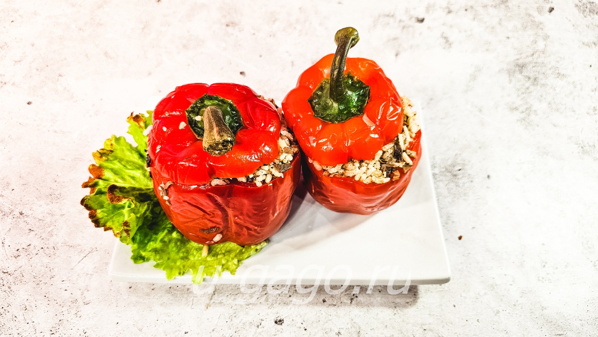 Перец фаршированный рисом и грибами