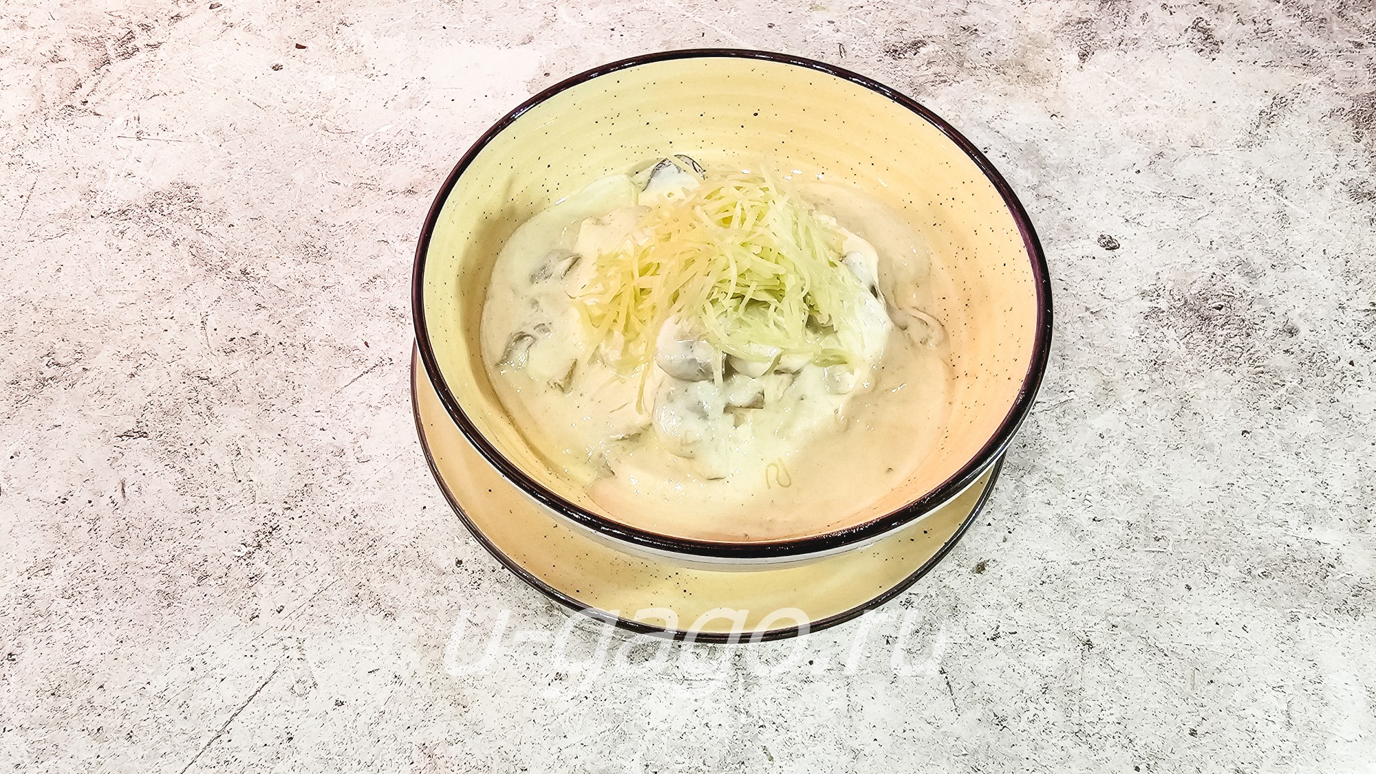 Курица с грибами в сливочном соусе